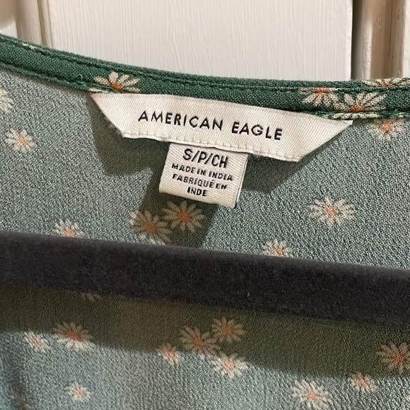 AE Floral Top - Picture 2 of 3